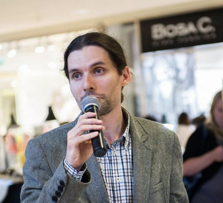 Dr Marcin Szerle